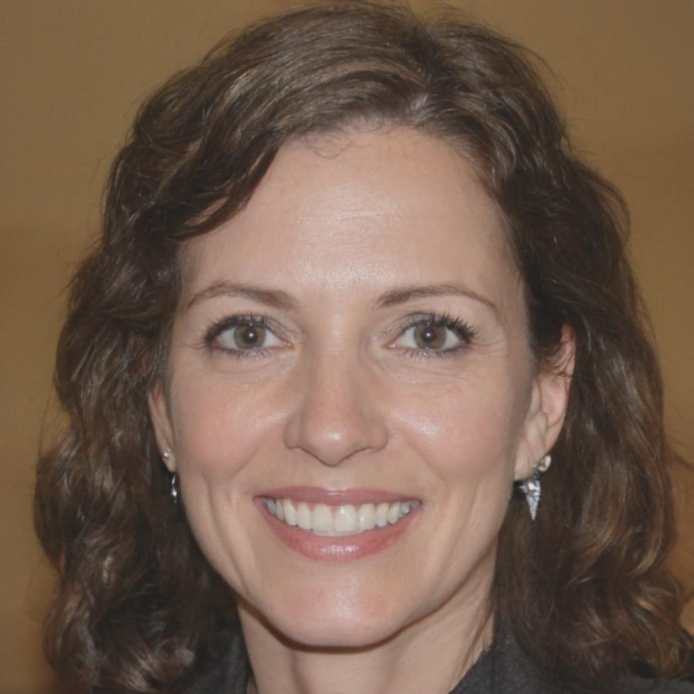 Escritora participando en sesión de crítica constructiva